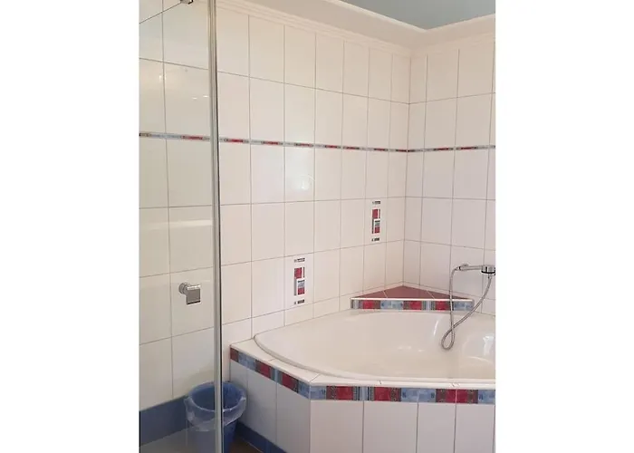 In With Swimming Pool بيت للعطل *