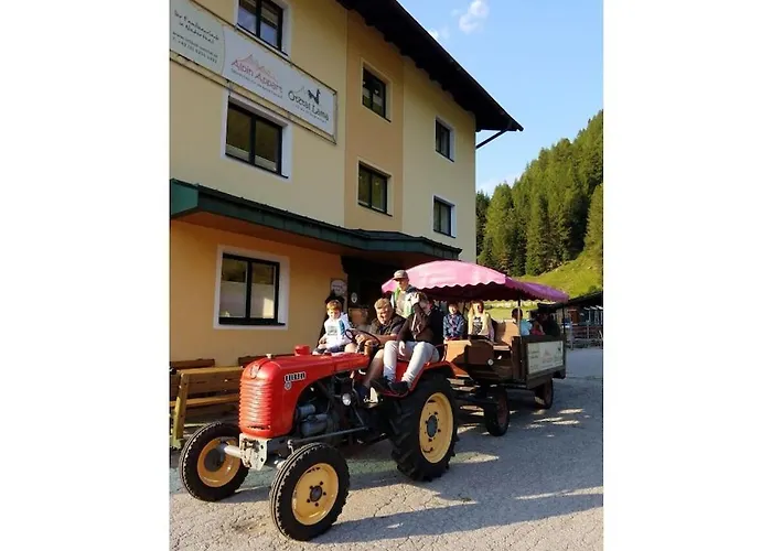 بيت للعطل In With Swimming Pool